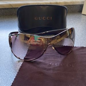 Gucci sunglasses 🕶